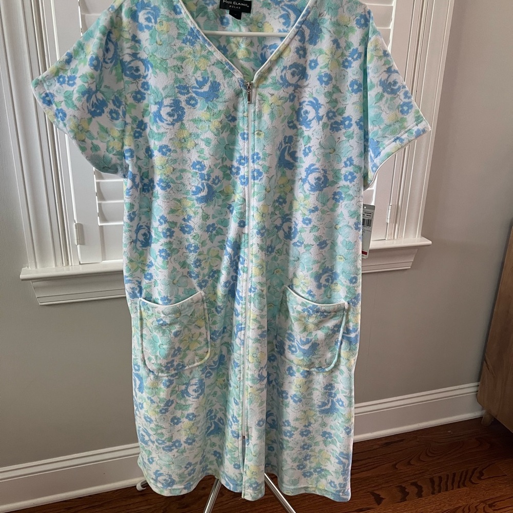 Miss Elaine Floral Zip Front Robe